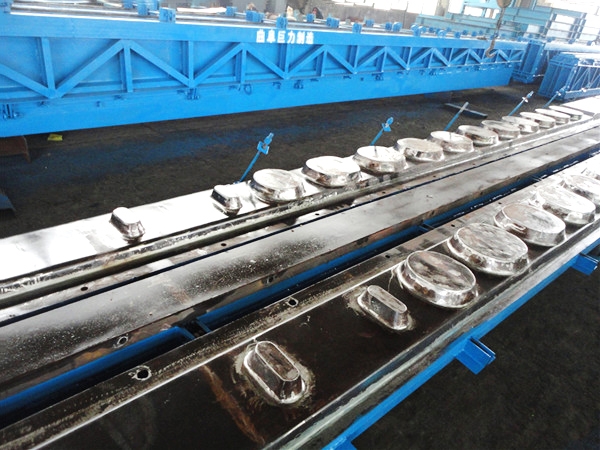 Catenary mast mold