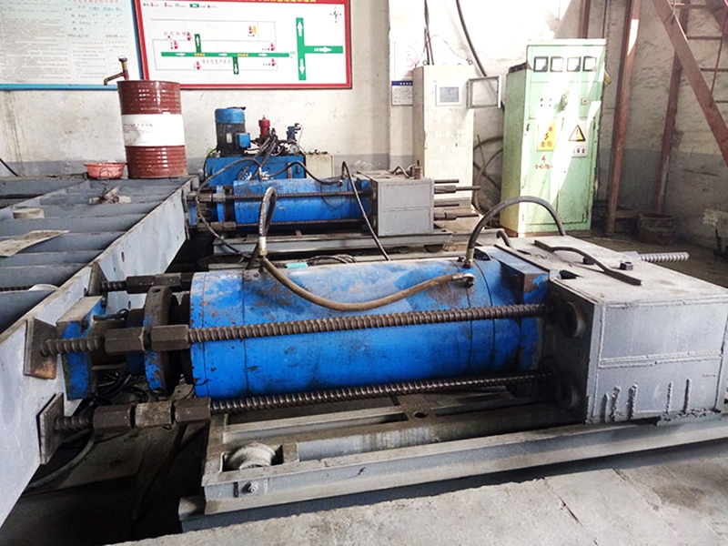 Hydraulic tensioning