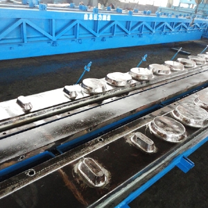 Catenary mast mold